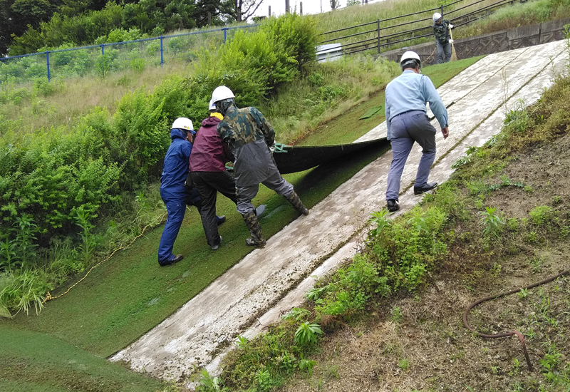 既設人工芝の撤去