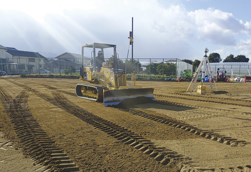 ふるい真砂土の敷き均し