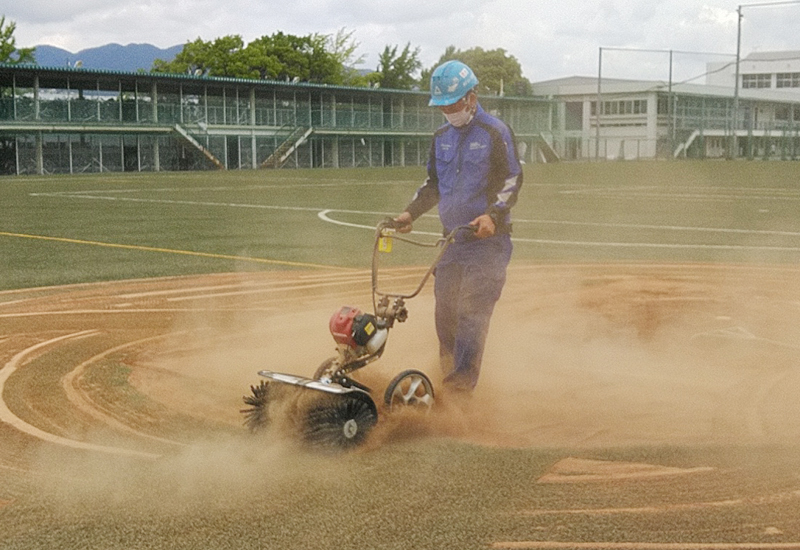 ハイドロタービンブラシでアンツーカーを剥離させます