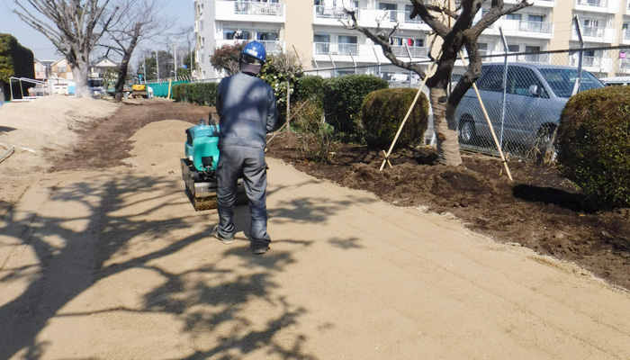 仕上げ転圧状況