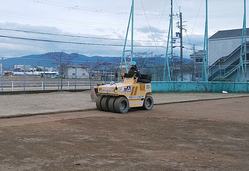 ワイドタイヤローラーで基盤転圧