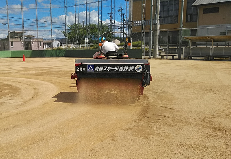 トップ砂の散布