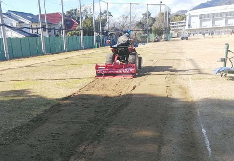 スパイラルカッターで雑草処理