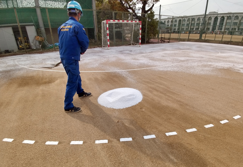 表面土壌安定材ソイルプロテクト散布