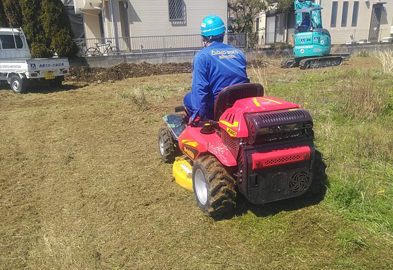 雑草の刈り取り