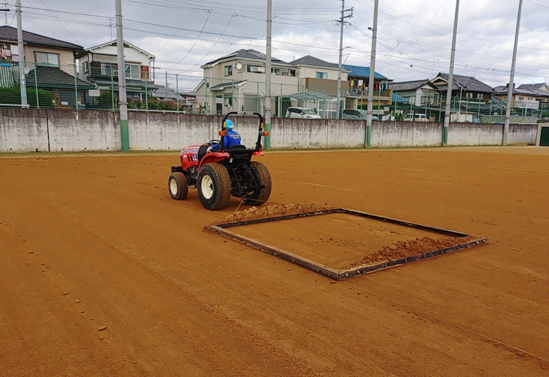 カンナカッターアタッチメントにて表面の不陸整正