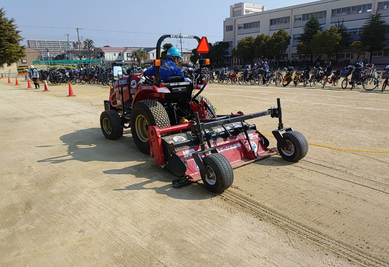 テーラーアタッチメントで表面の掻きほぐし