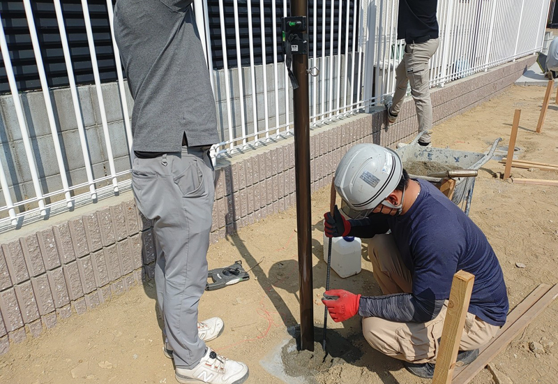 シェード柱設置作業