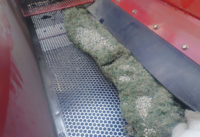 回収された切れ端やゴミ