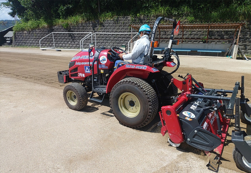 テーラーアタッチメントで表層土を撹拌