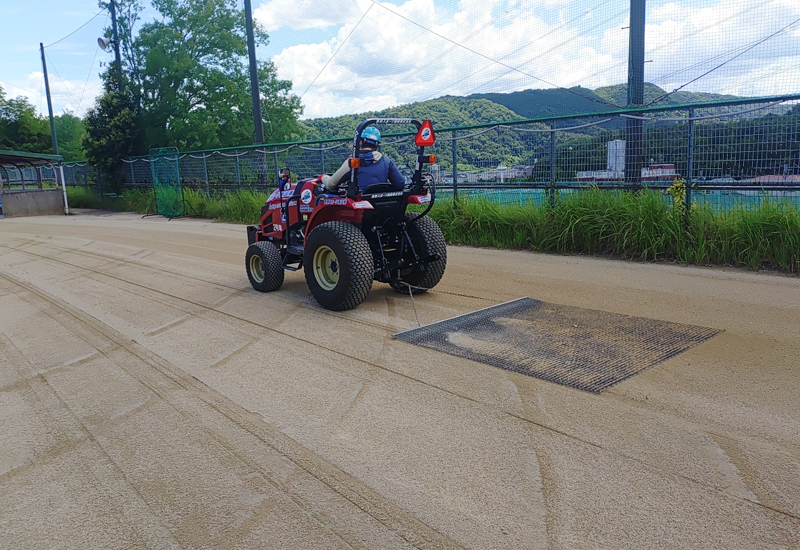 グラウンドマットで表面仕上げ