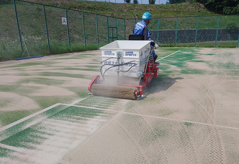 専用散布機で硅砂を散布