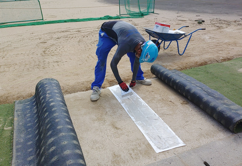 ジョイントテープに特殊ボンド塗布