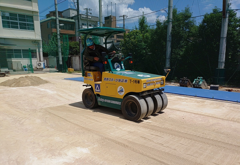 ワイドタイヤローラーで1次転圧