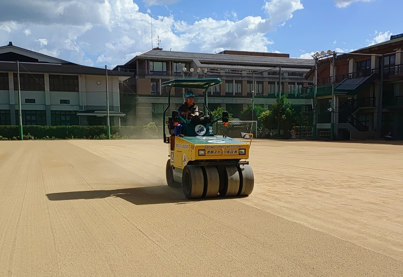 ワイドタイヤローラーで仕上げ転圧